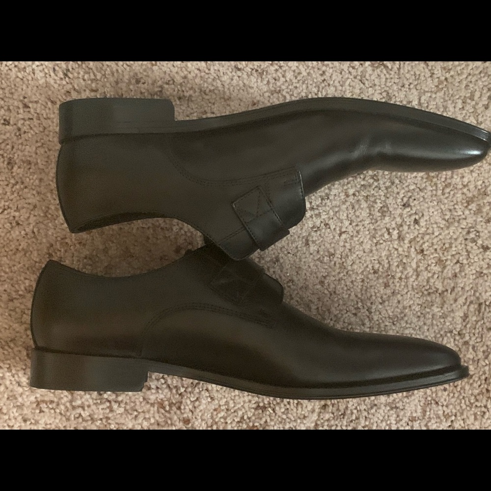 Shoes - Picture 5 of 6